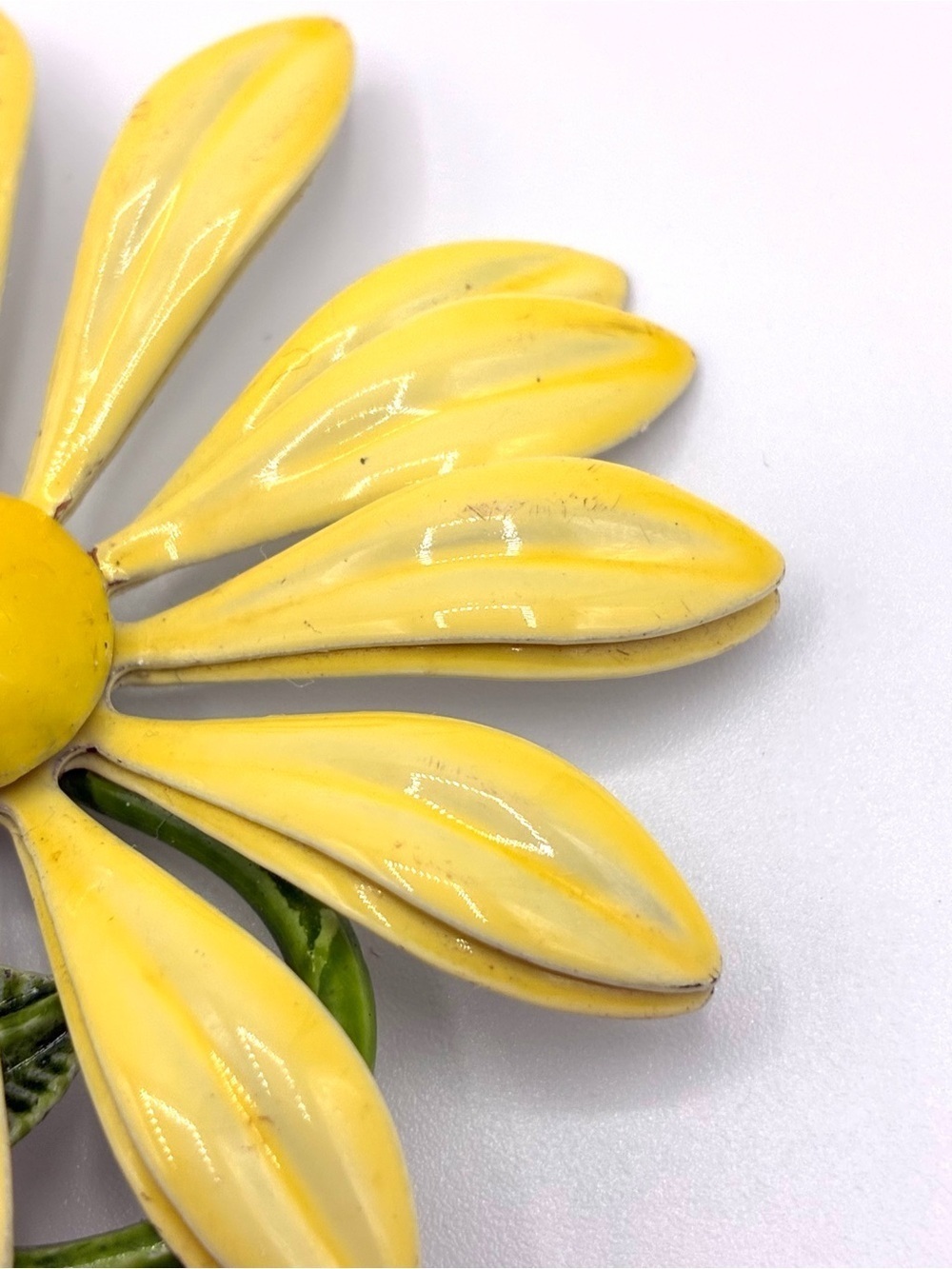 Vintage Yellow Daisy Flower Brooch Enamel Mid Century Floral Pin - Picture 4 of 11